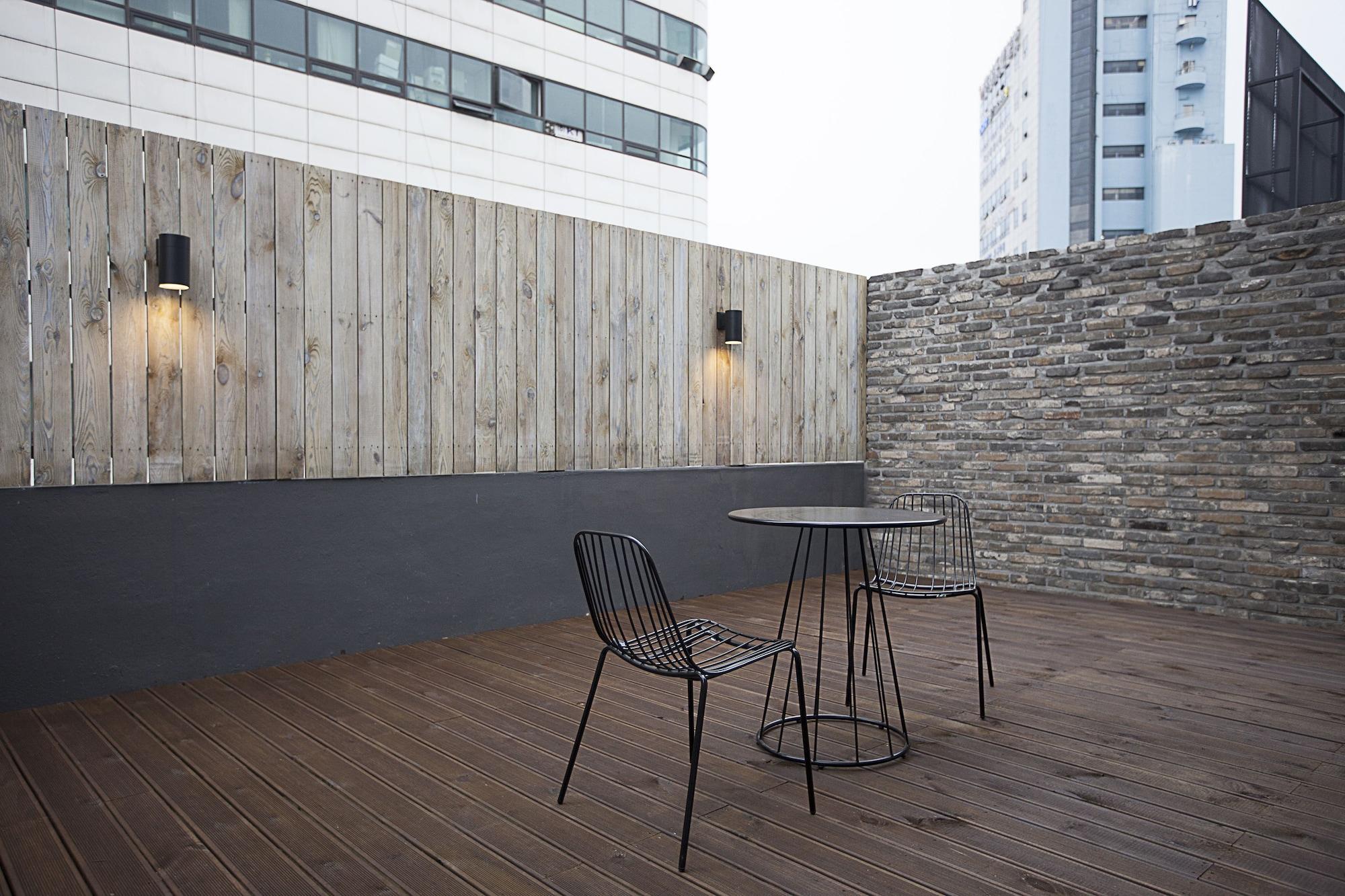Brown Dot Hotel Чханвон Экстерьер фото