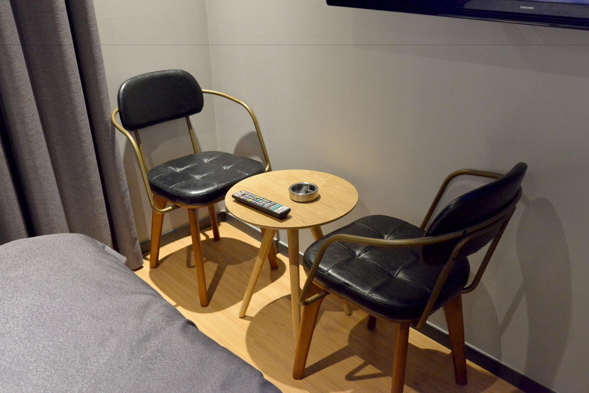 Brown Dot Hotel Чханвон Экстерьер фото