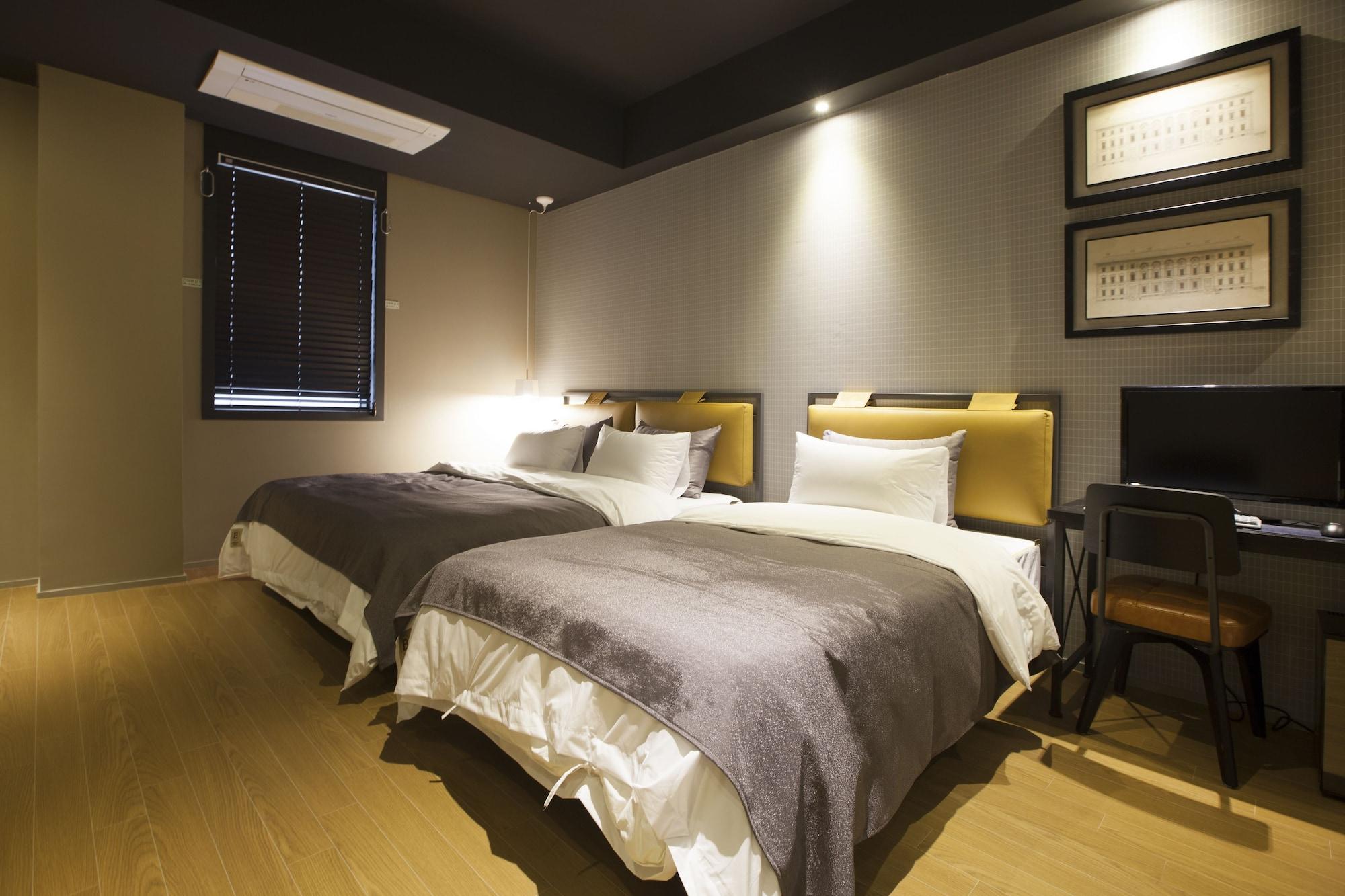 Brown Dot Hotel Чханвон Экстерьер фото