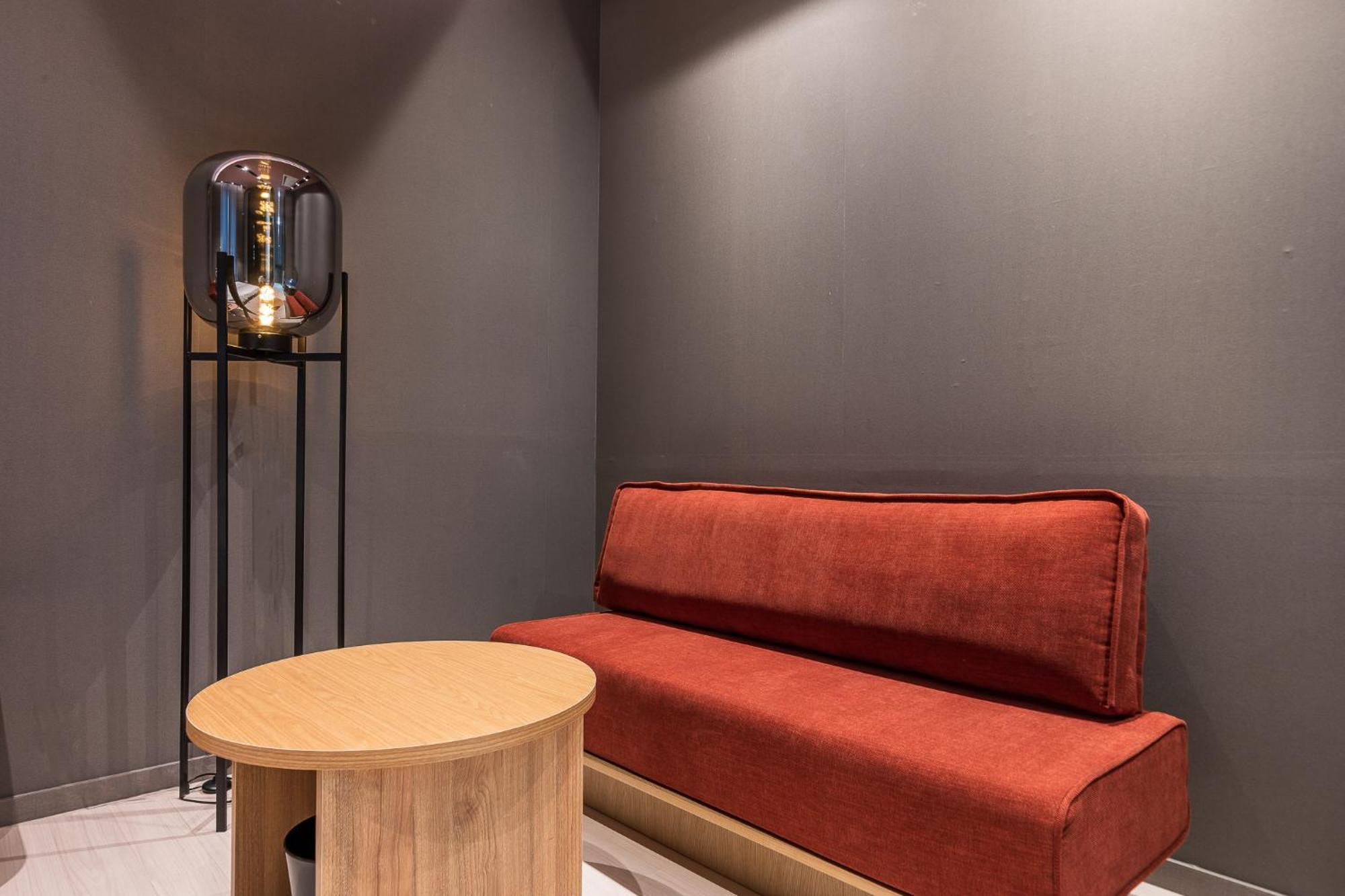 Brown Dot Hotel Чханвон Экстерьер фото