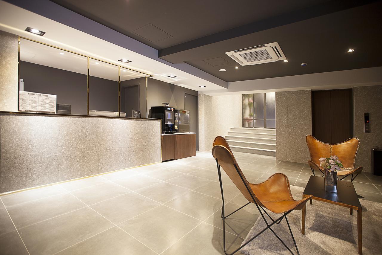 Brown Dot Hotel Чханвон Экстерьер фото