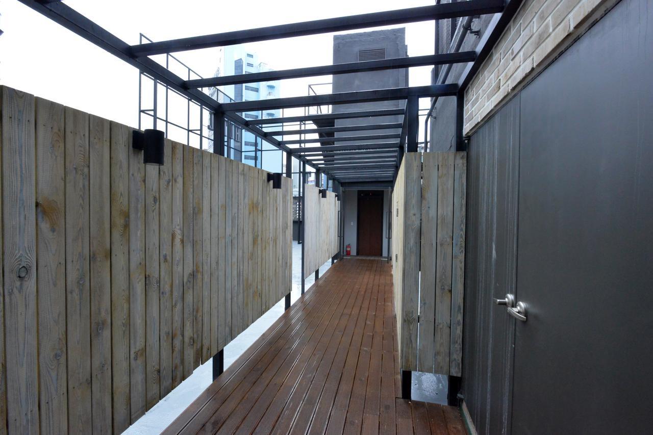 Brown Dot Hotel Чханвон Экстерьер фото